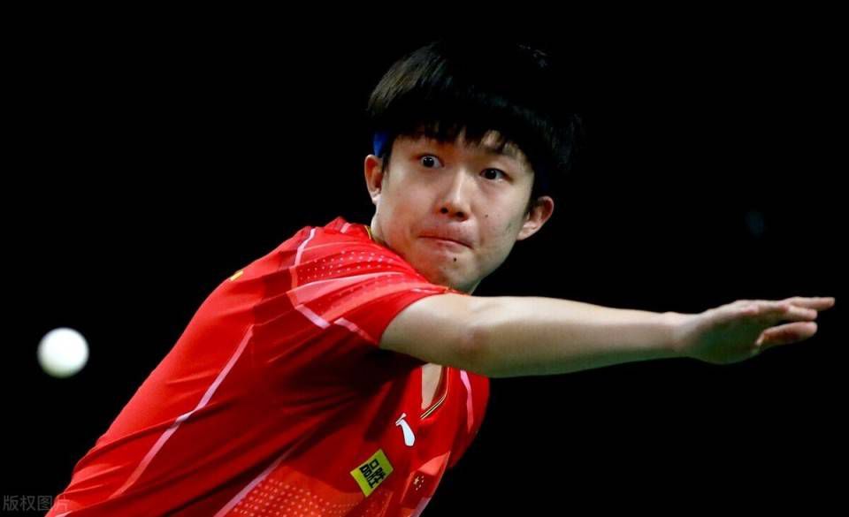 双方出场阵容：曼城（3-2-4-1）：31-埃德森/2-沃克、3-迪亚斯、6-阿克/16-罗德里、25-阿坎吉/47-福登、19-阿尔瓦雷斯、20-贝尔纳多-席尔瓦、11-多库/9-哈兰德利物浦（4-3-3）：1-阿利森/66-阿诺德、32-马蒂普、4-范戴克、21-齐米卡斯/8-索博斯洛伊（73’18-加克波）、10-麦卡利斯特（84’3-远藤航）、17-琼斯（54’38-格拉文贝尔奇）/11-萨拉赫、9-努涅斯（84’19-埃利奥特）、20-若塔（54’7-迪亚斯）